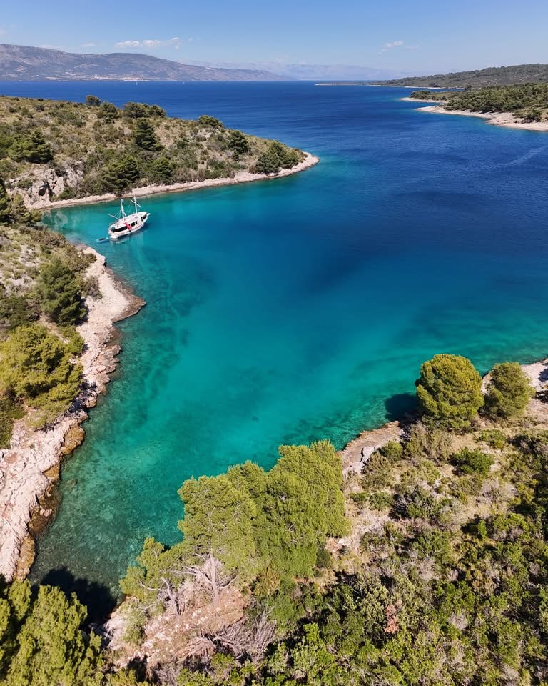 Hidden cove, turquoise water